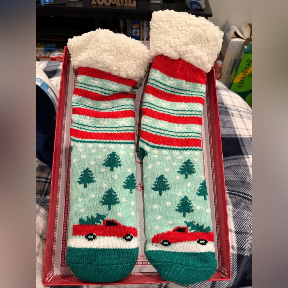 It’s The Coziest Time of The Year Extra Plushie Fuzzy Socks! (Brand New)